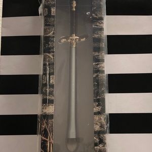 Game Of Thrones Brush from Urban Decay